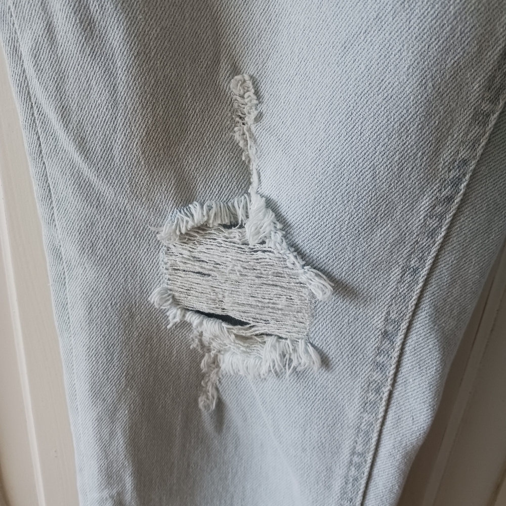 High Rise Light Wash Jeans - Picture 3 of 8
